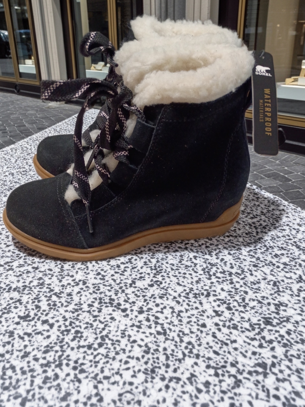 New Sorel Evie II Black Waterproof Suede Lace-Up Boots Cream Shearling Collar